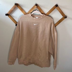 Women’s Nike oversized sweatshirt size M. Worn/washed once!!